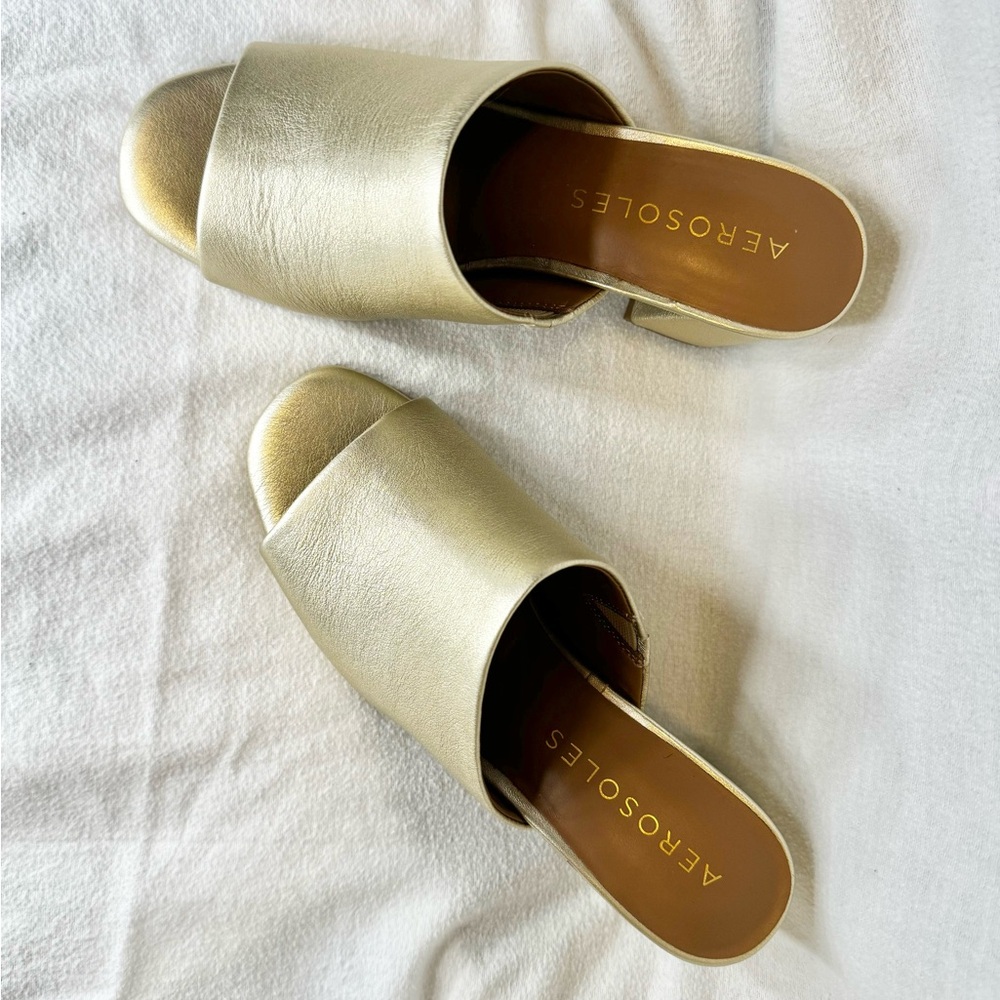 EUC! Aerosoles Gold Sandal Block Heel size 5.5
